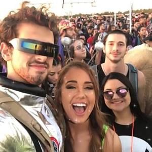 Meet your Posher, Macie